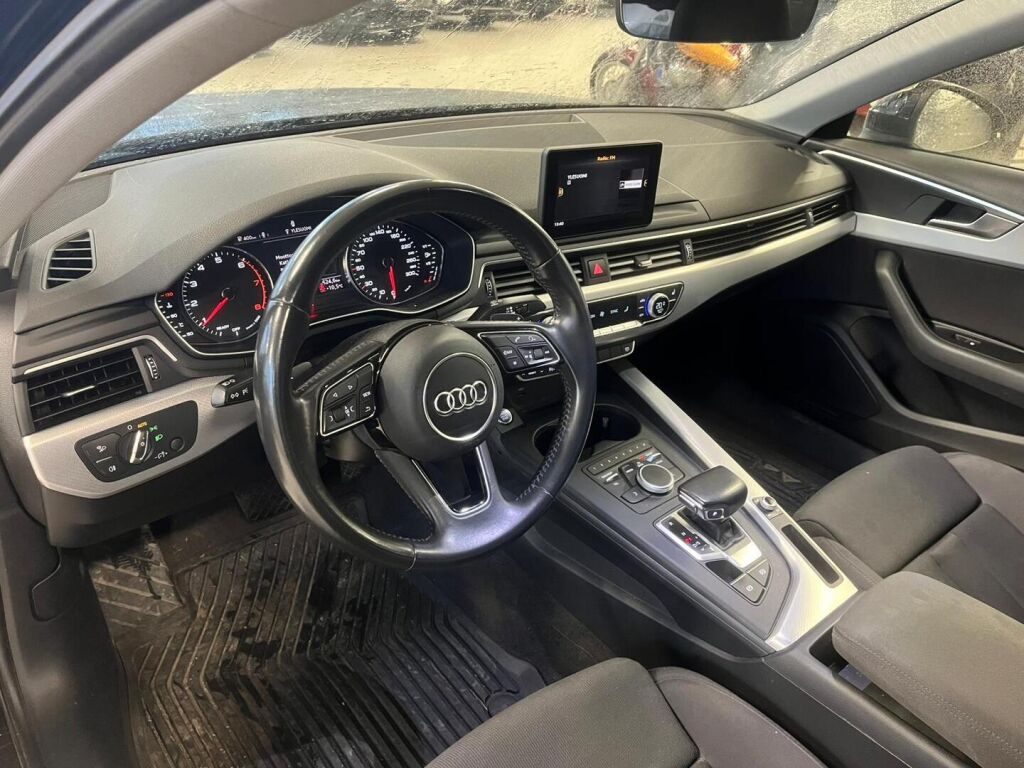 Audi A4 2018 Musta