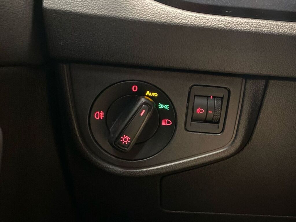 Volkswagen Polo 2018 Musta