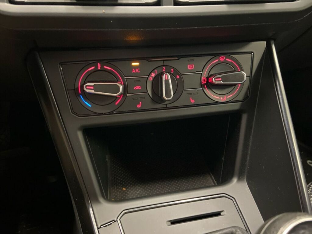 Volkswagen Polo 2018 Musta