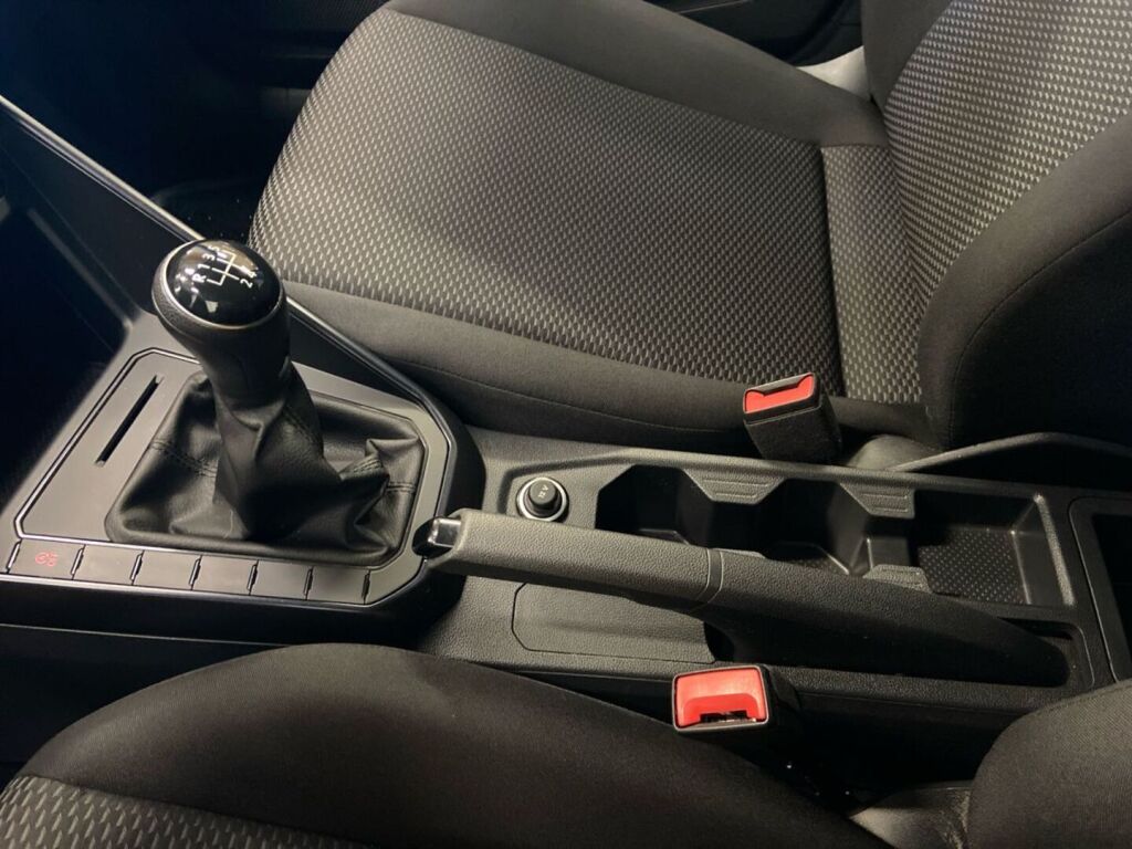 Volkswagen Polo 2018 Musta