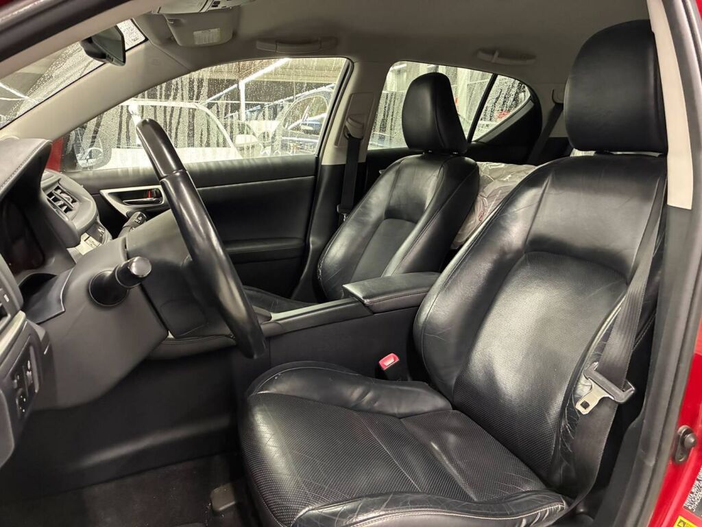 Lexus CT 2011 Punainen