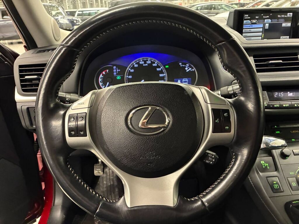 Lexus CT 2011 Punainen