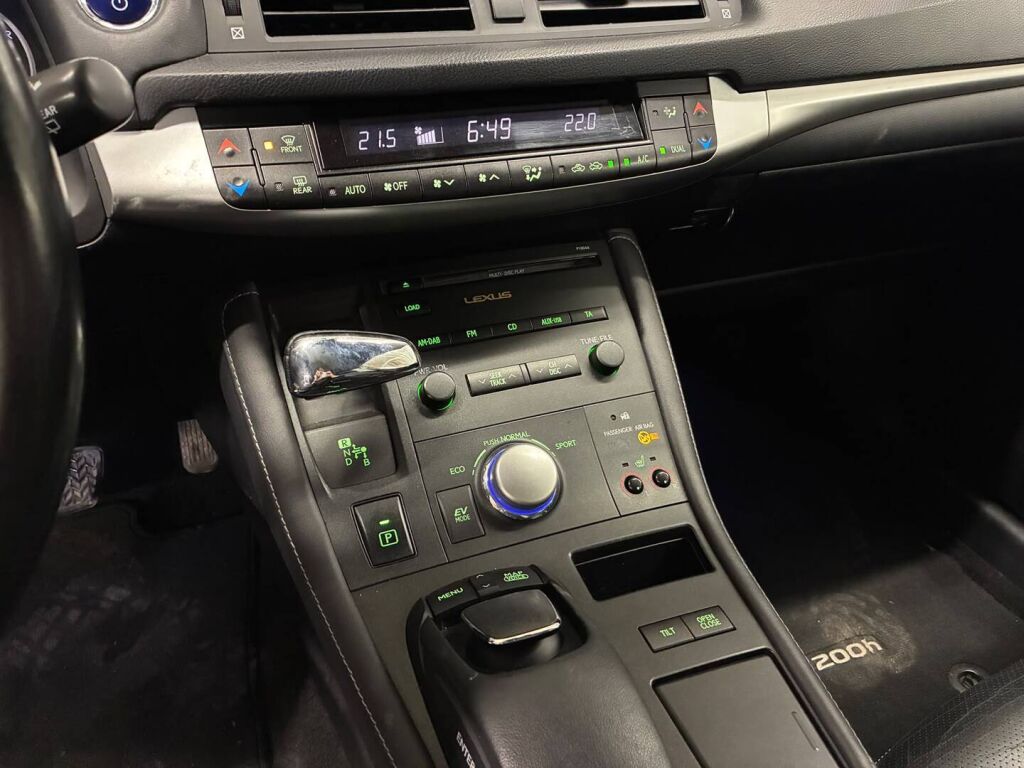 Lexus CT 2011 Punainen