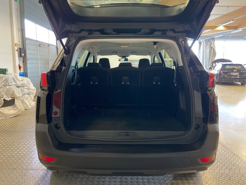 Peugeot 5008 2018 Musta