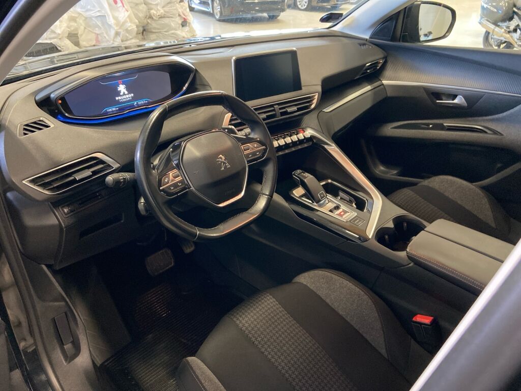 Peugeot 5008 2018 Musta