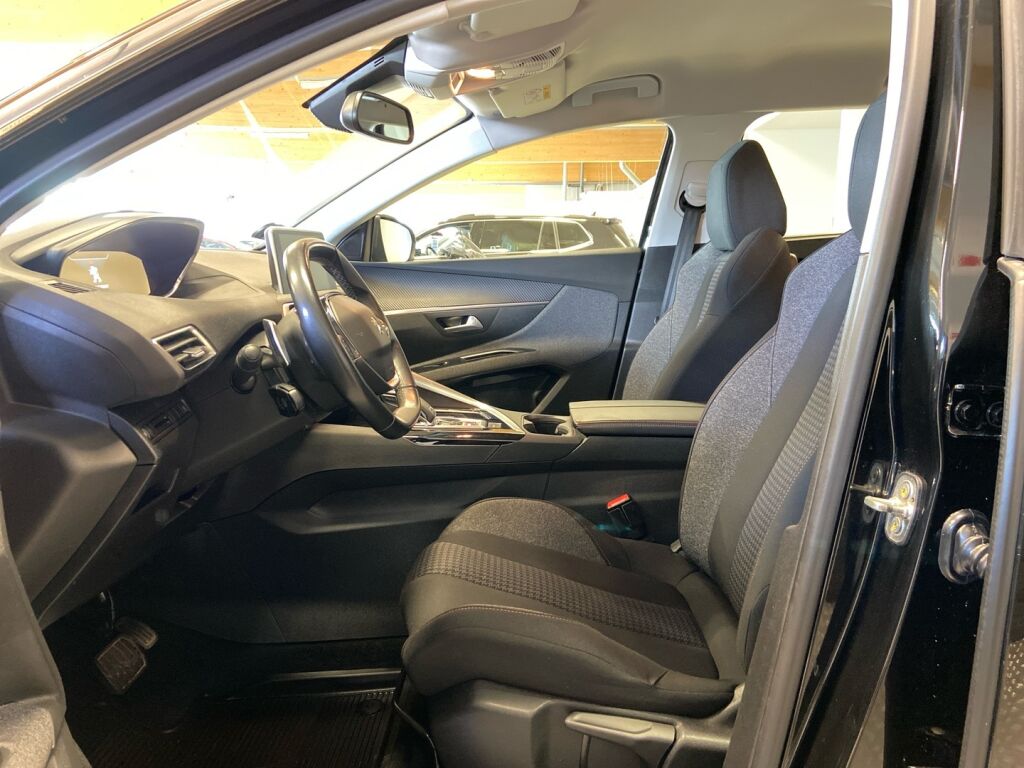 Peugeot 5008 2018 Musta