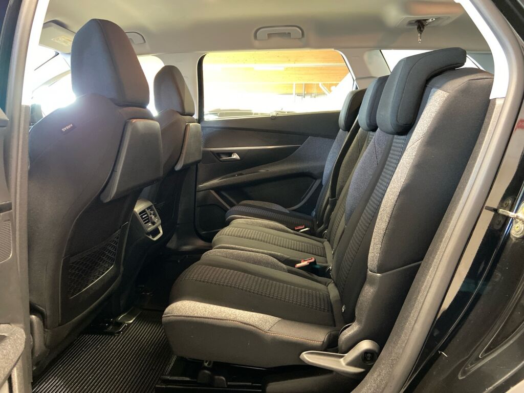 Peugeot 5008 2018 Musta