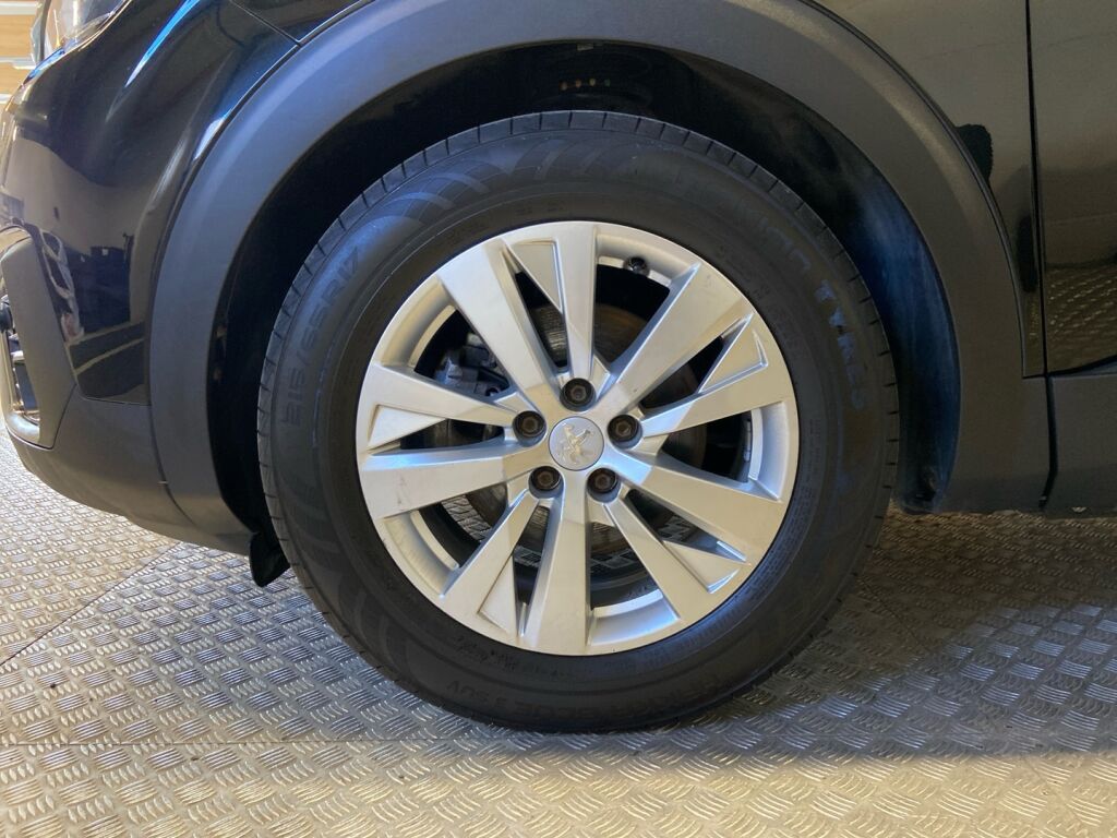 Peugeot 5008 2018 Musta