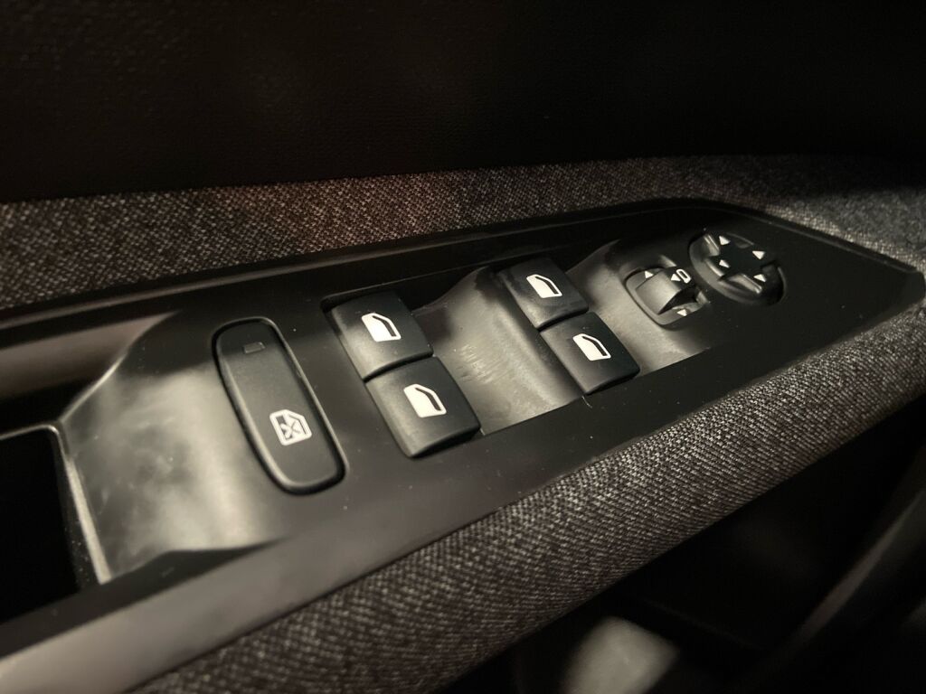 Peugeot 5008 2018 Musta