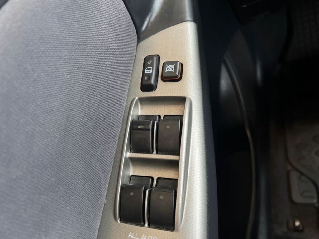 Toyota Corolla 2004 Harmaa