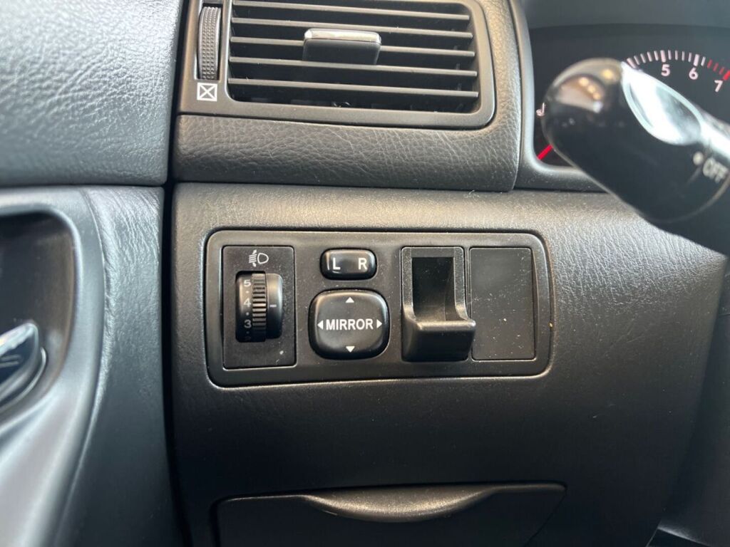 Toyota Corolla 2004 Harmaa