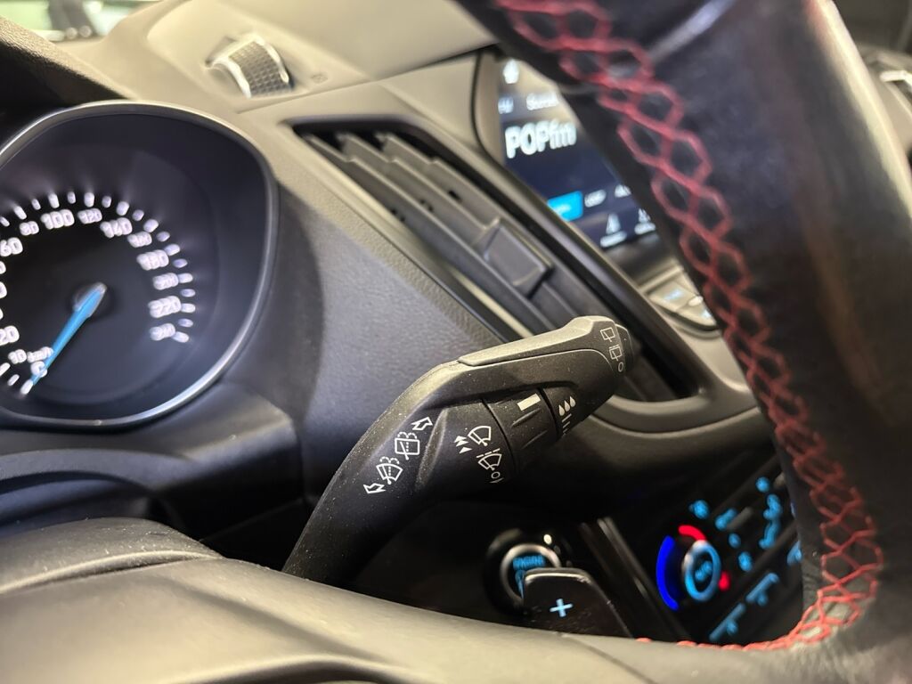 Ford Kuga 2018 Sininen