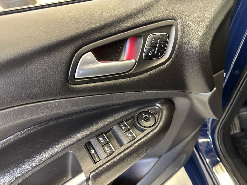 Ford Kuga 2018 Sininen