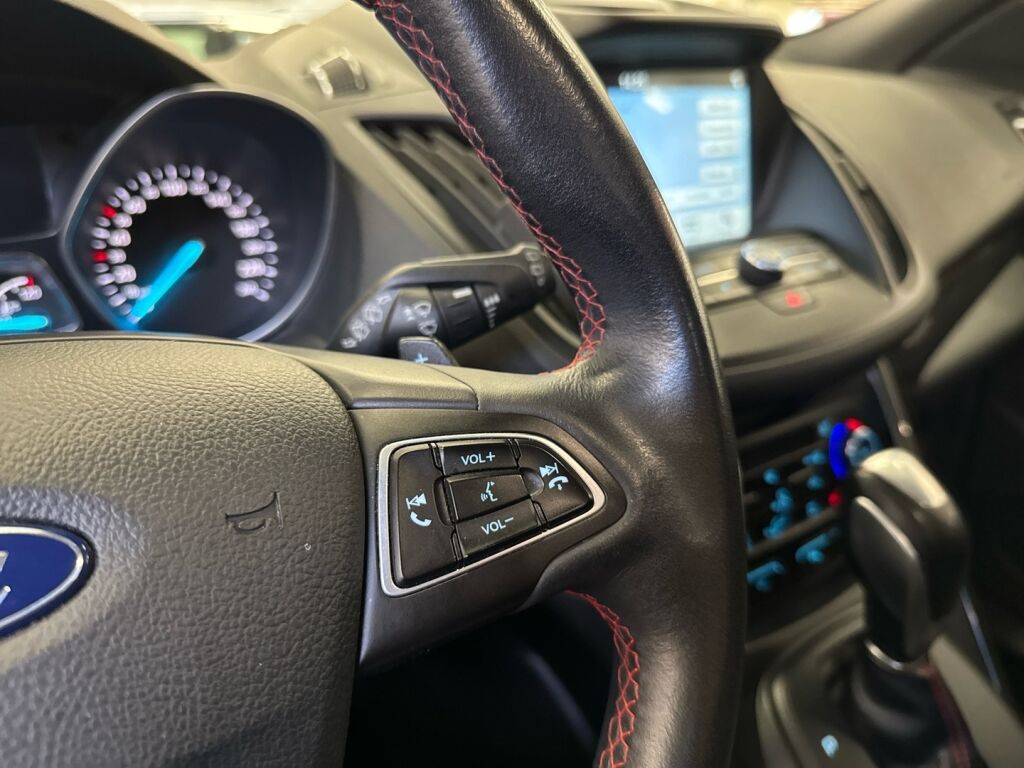 Ford Kuga 2018 Sininen