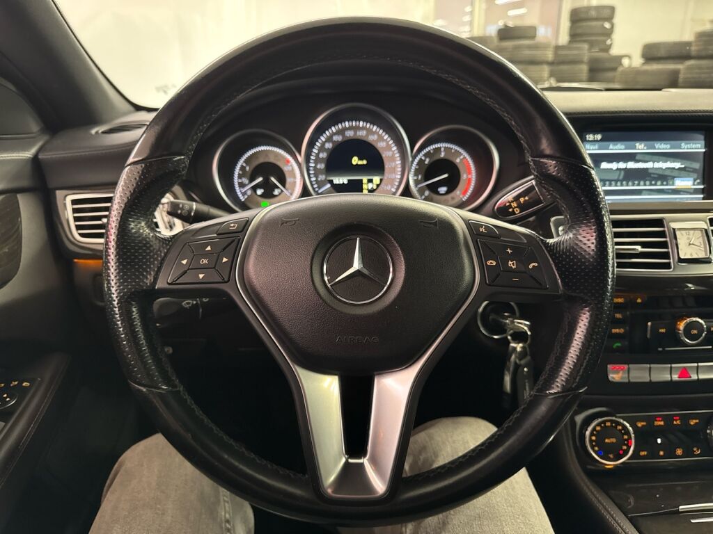 Mercedes-Benz CLS 2012 Monivär.