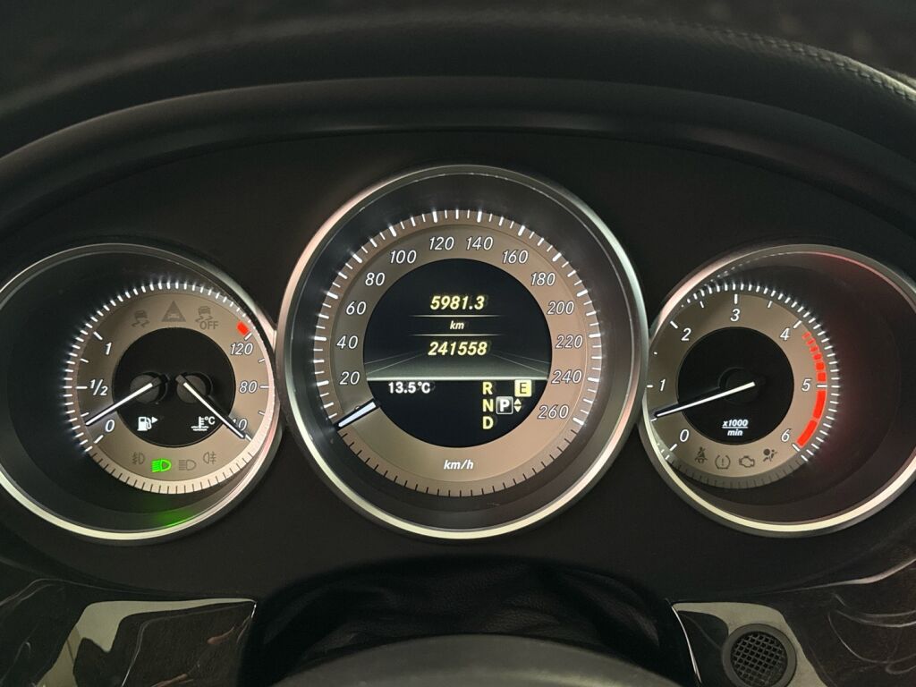 Mercedes-Benz CLS 2012 Monivär.