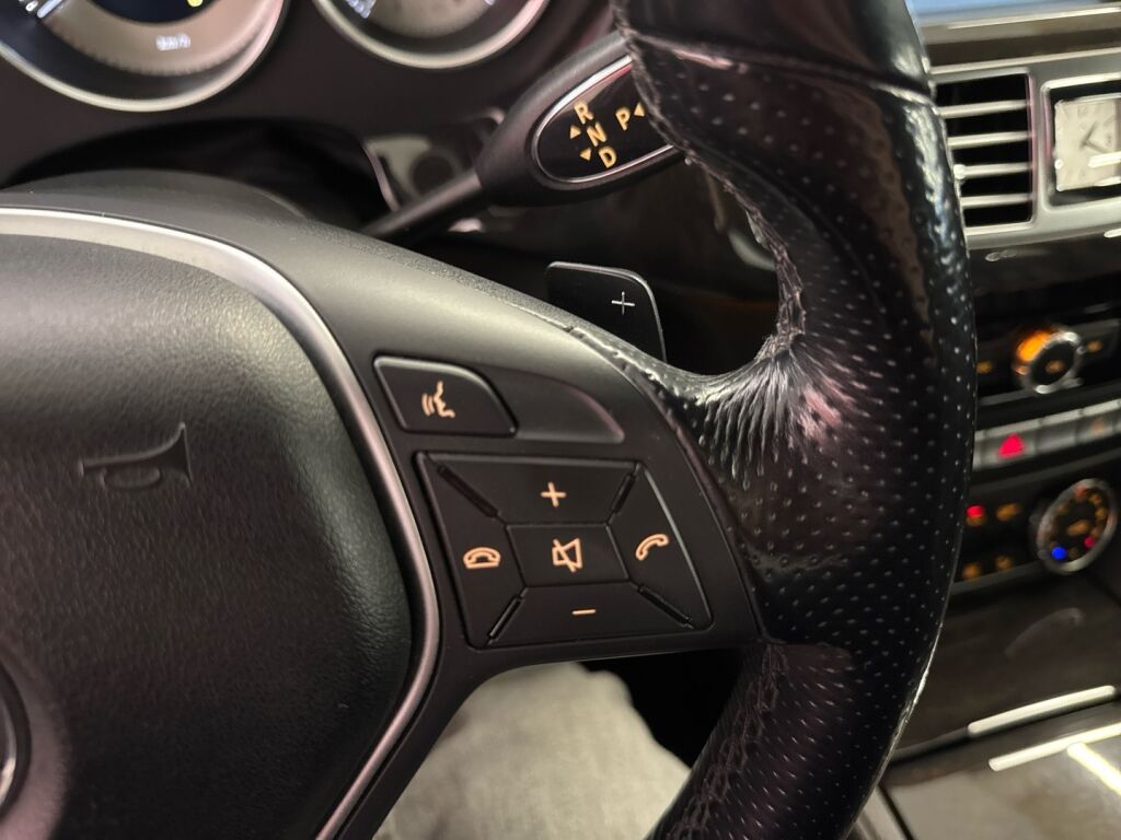 Mercedes-Benz CLS 2012 Monivär.