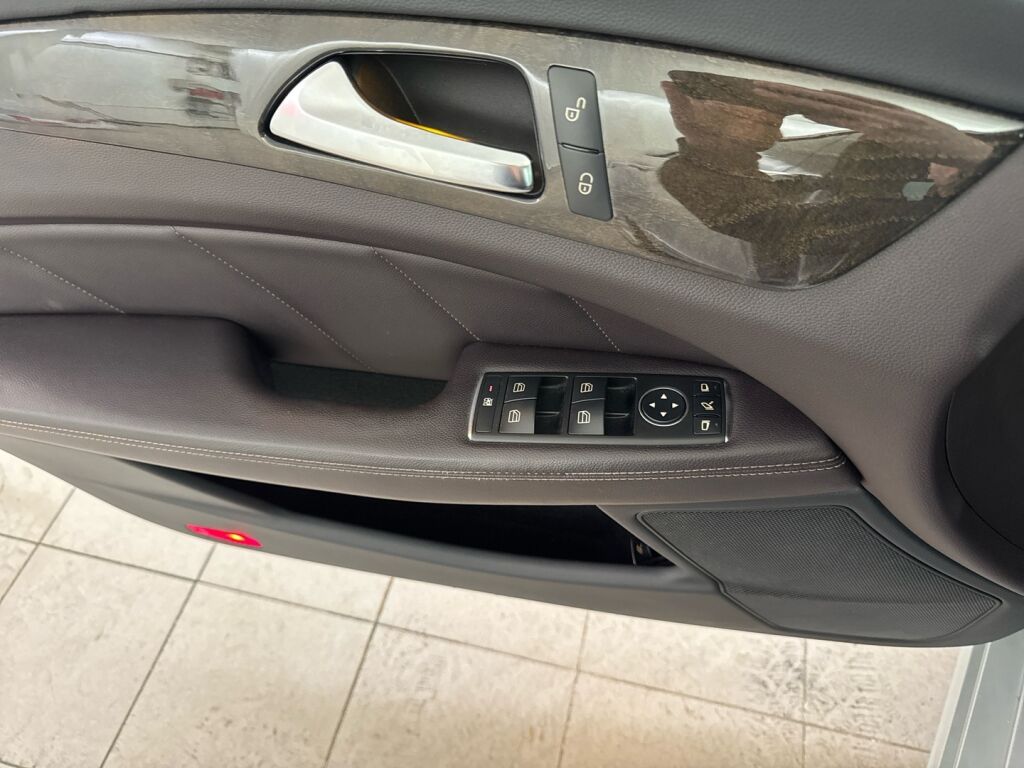 Mercedes-Benz CLS 2012 Monivär.