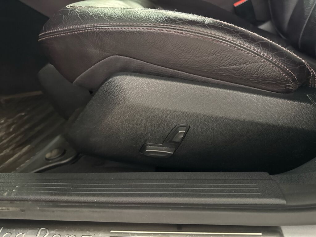 Mercedes-Benz CLS 2012 Monivär.