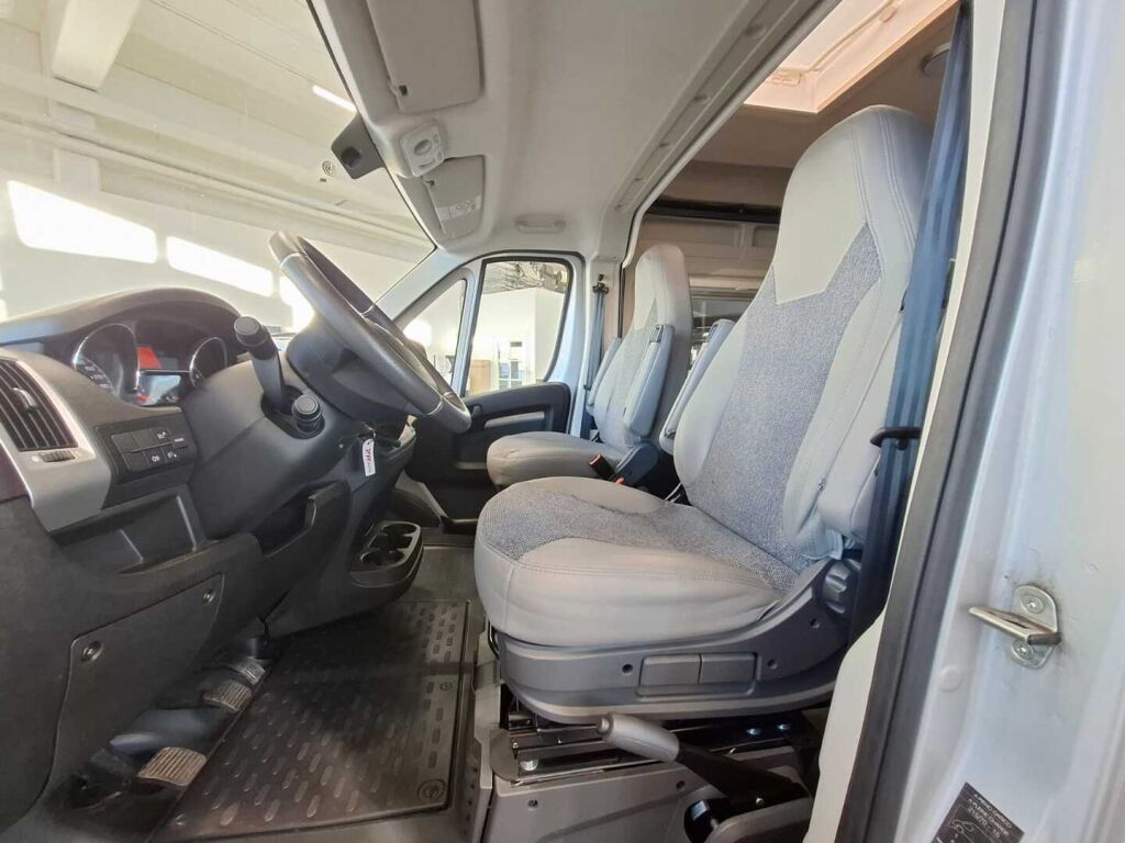 Sunlight Van 640 2020 Harmaa