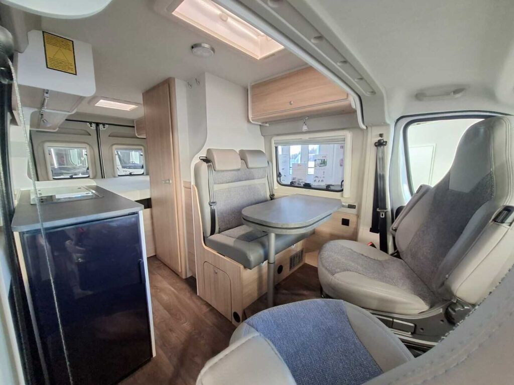 Sunlight Van 640 2020 Harmaa