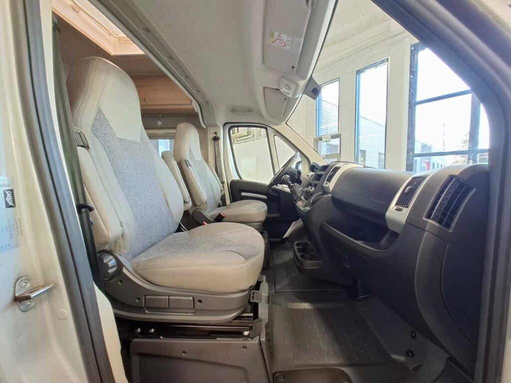 Sunlight Van 640 2020 Harmaa