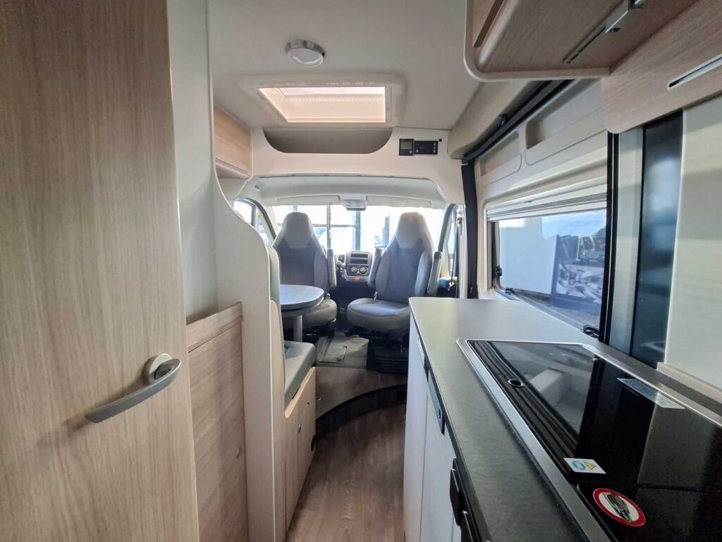 Sunlight Van 640 2020 Harmaa