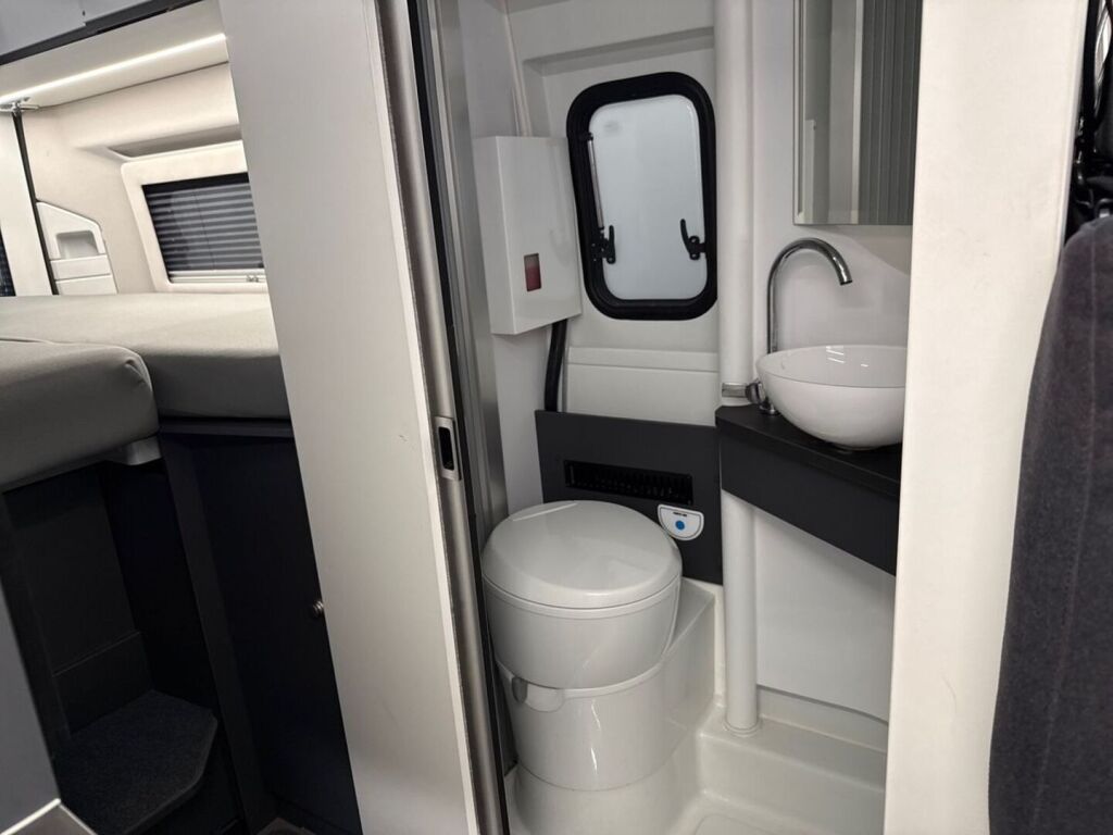 Adria TWIN SUPREME 640 SLB 2020 Harmaa