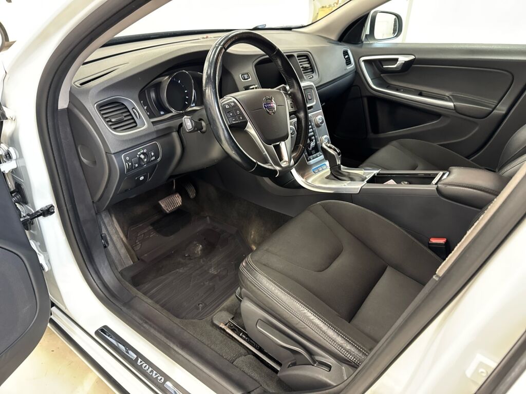 Volvo V60 2017 Valkoinen