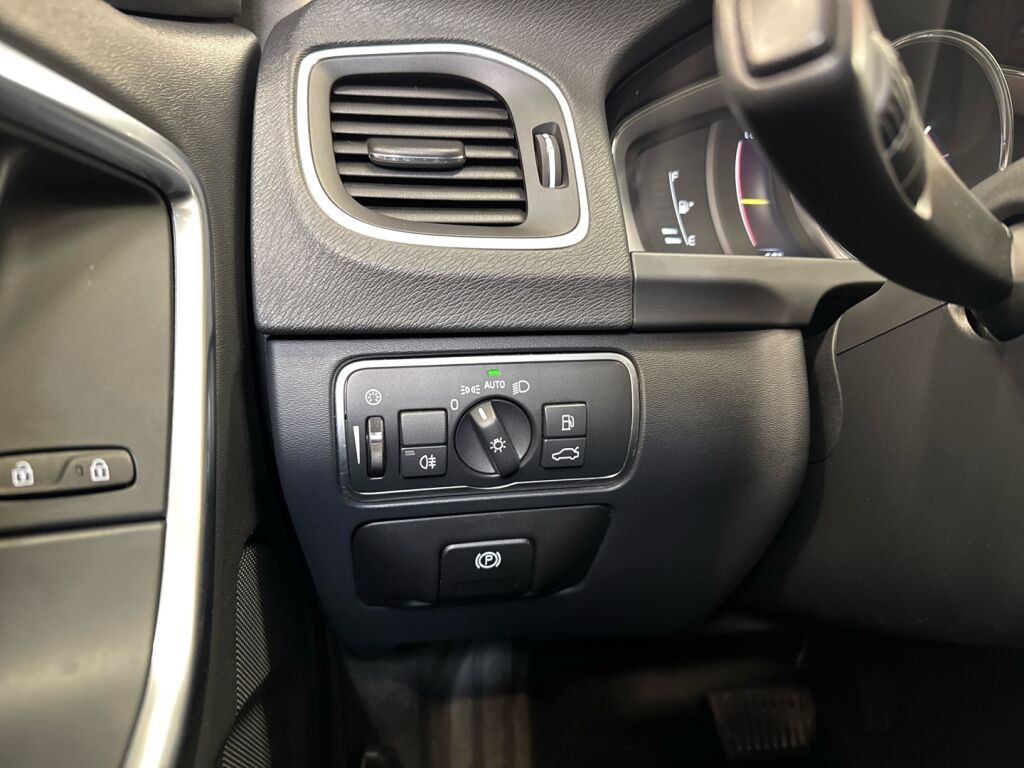 Volvo V60 2017 Valkoinen