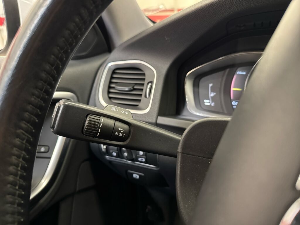 Volvo V60 2017 Valkoinen