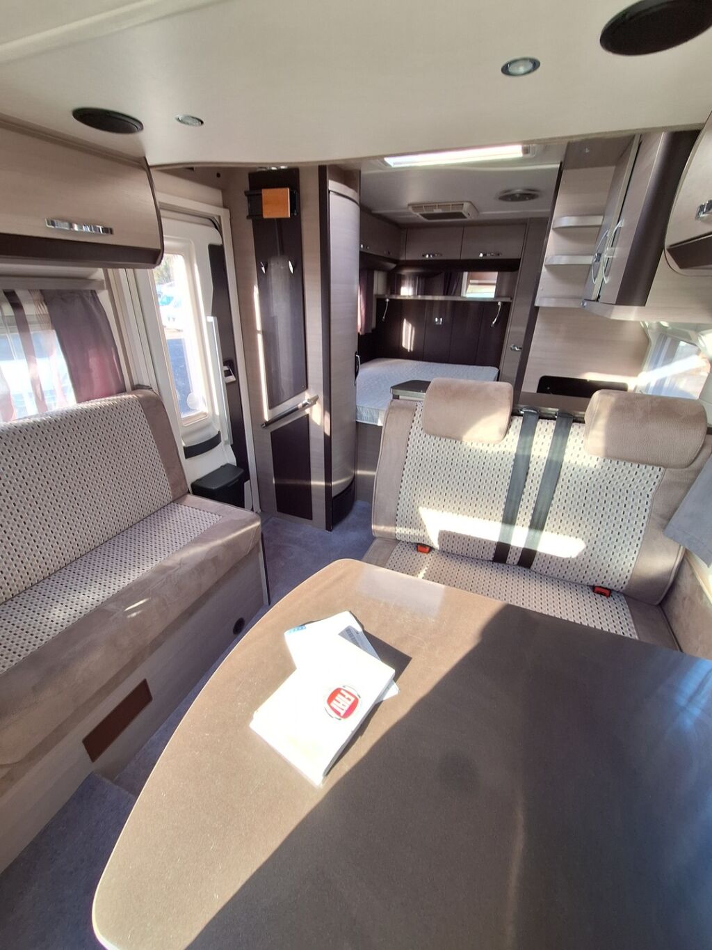 Hobby T 75 HF 2017 Valkoinen