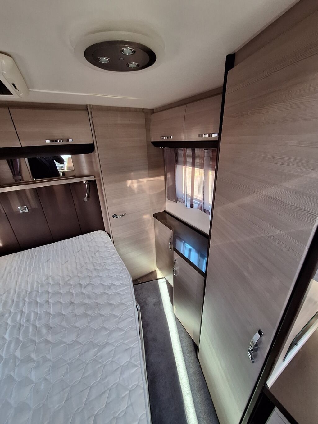 Hobby T 75 HF 2017 Valkoinen