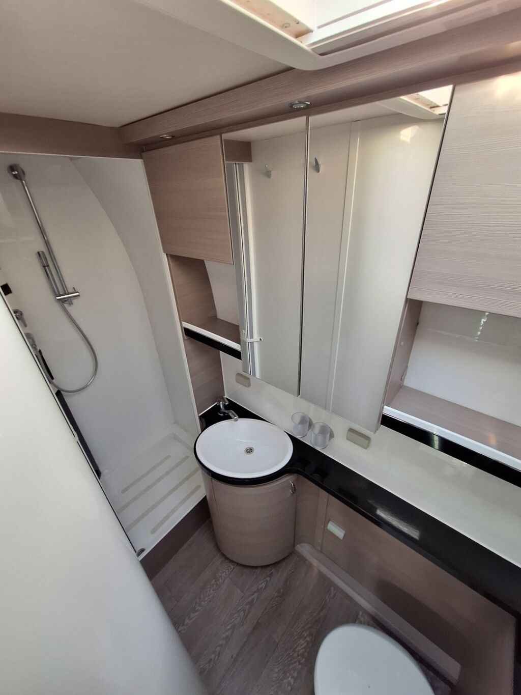 Hobby T 75 HF 2017 Valkoinen