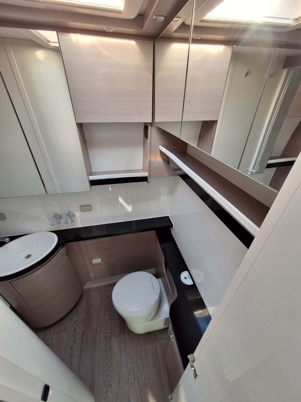 Hobby T 75 HF 2017 Valkoinen