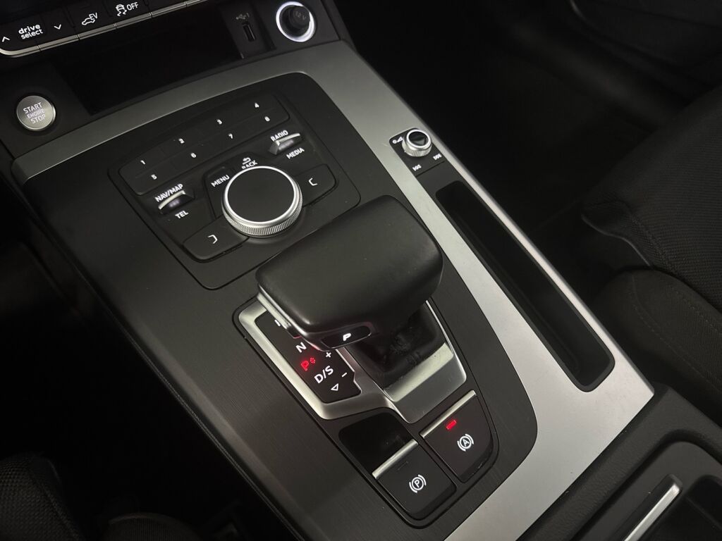 Audi Q5 2021 Valkoinen