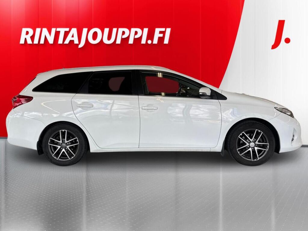Toyota Auris 2015, photo 7/23