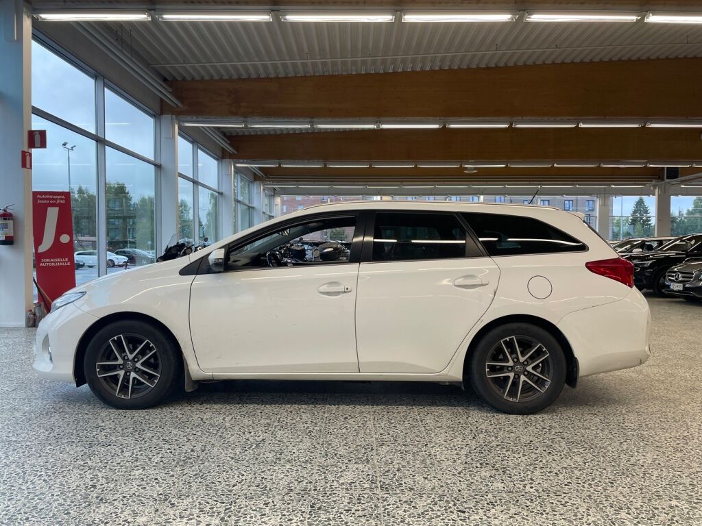 Toyota Auris 2015 Valkoinen