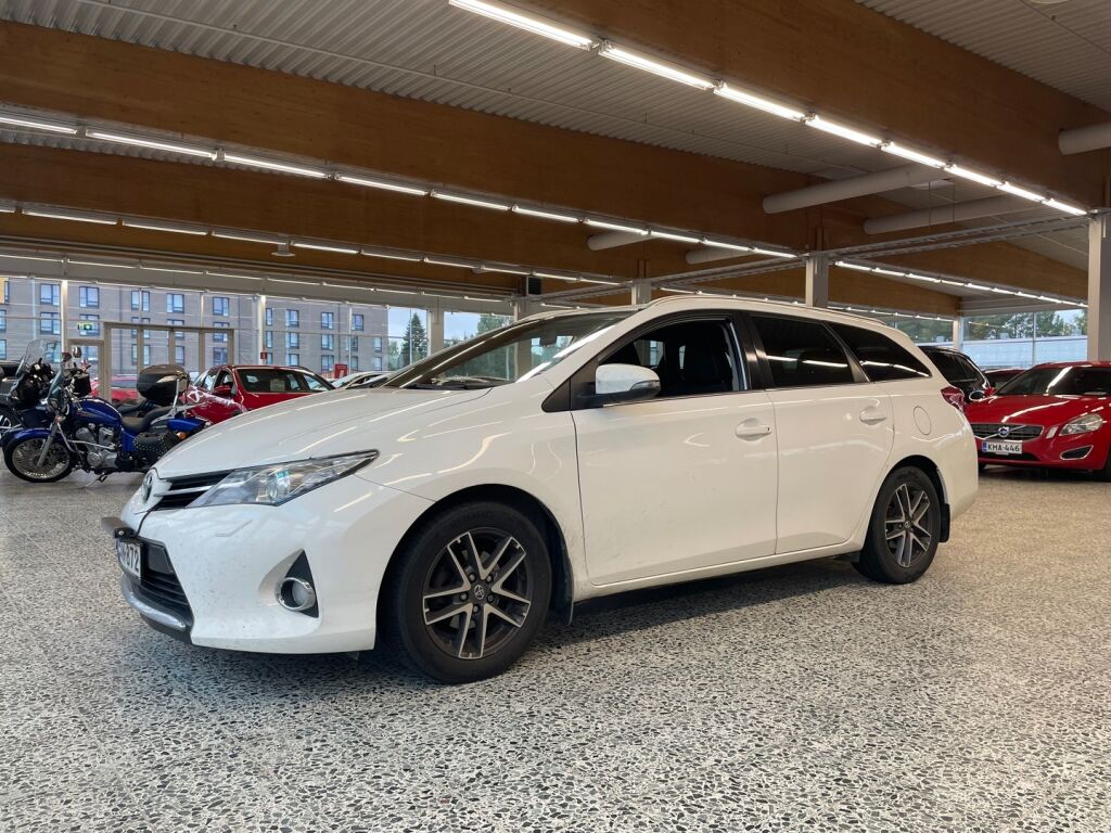 Toyota Auris 2015 Valkoinen
