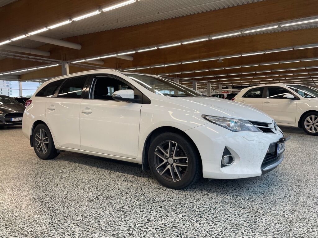 Toyota Auris 2015 Valkoinen