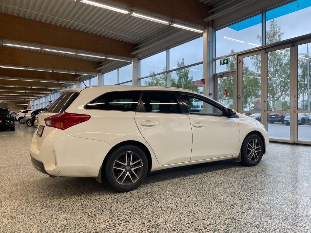 Toyota Auris 2015 Valkoinen