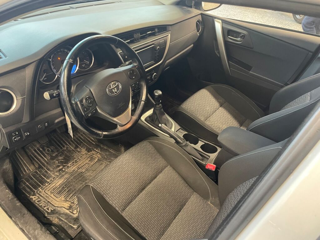 Toyota Auris 2015 Valkoinen