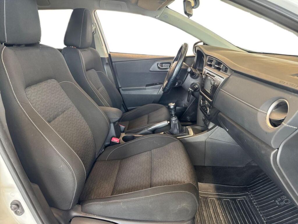 Toyota Auris 2015 Valkoinen