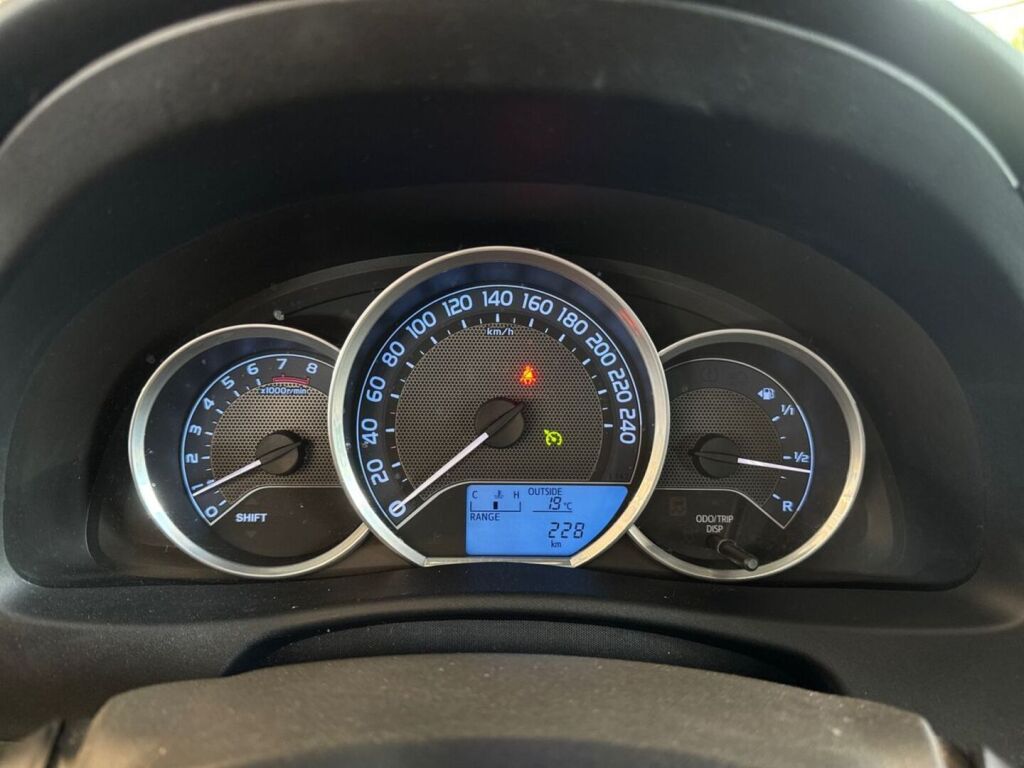 Toyota Auris 2015 Valkoinen