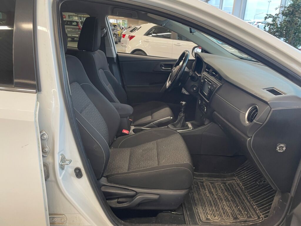 Toyota Auris 2015 Valkoinen