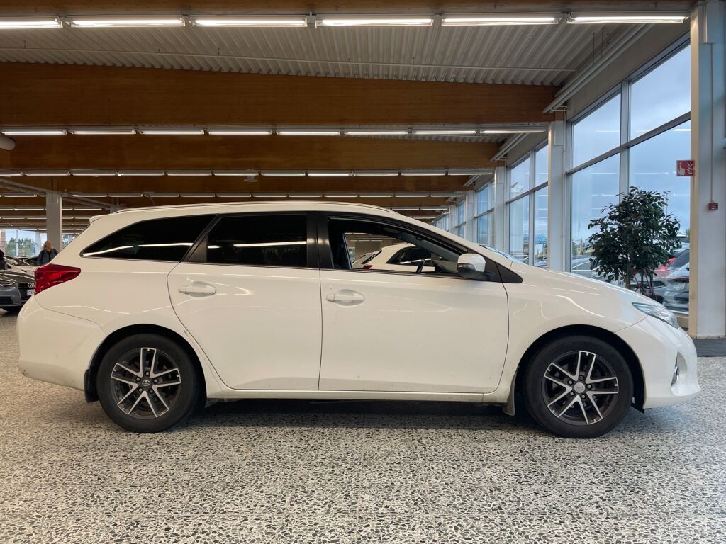 Toyota Auris 2015 Valkoinen