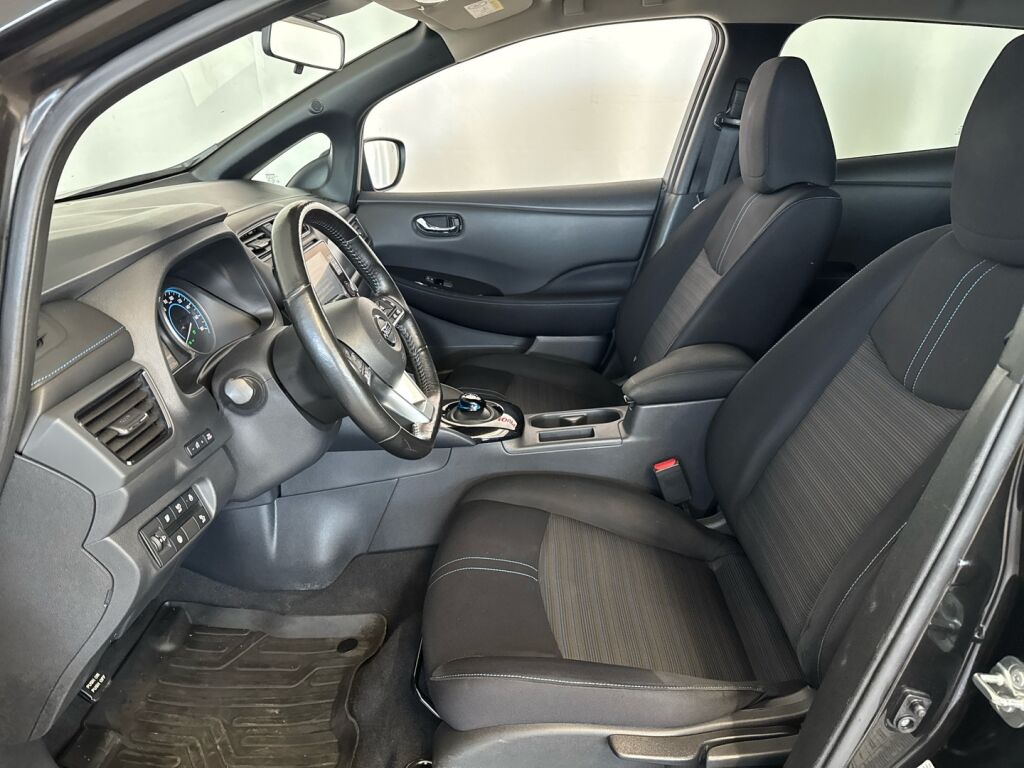 Nissan Leaf 2020 Musta