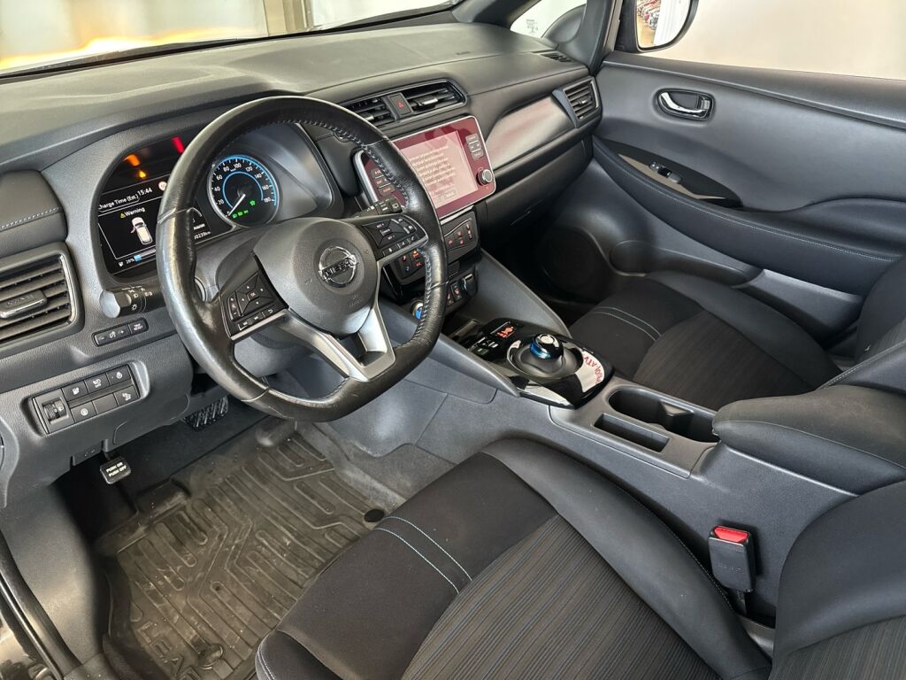 Nissan Leaf 2020 Musta