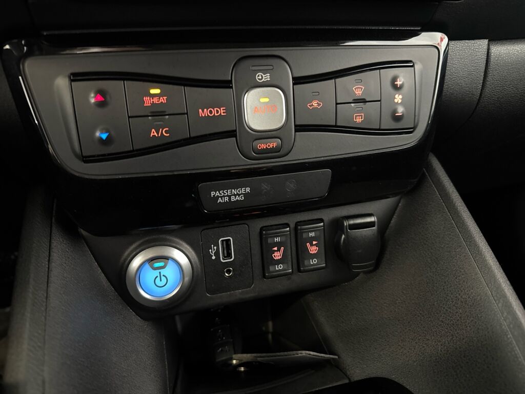 Nissan Leaf 2020 Musta