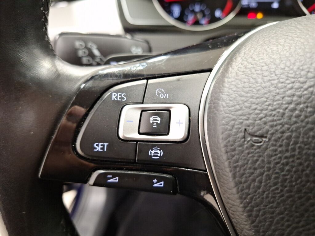 Volkswagen Passat 2019 Sininen